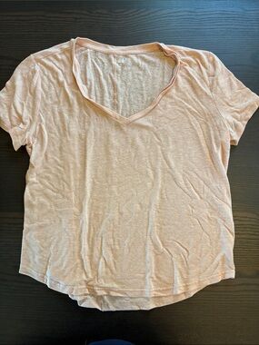 GAP Women's Light Pink/Peach  V-Neck Short Sleeve Tee